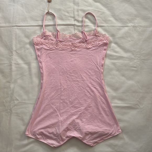 SKIMS FITS EVERYBODY CORDED LACE ONESIE - Picture 3 of 3